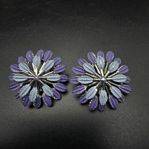 Unknown Jewelry - Purple Enamel Flower Clip On Earrings Vintager 1970s Costume Jewelry